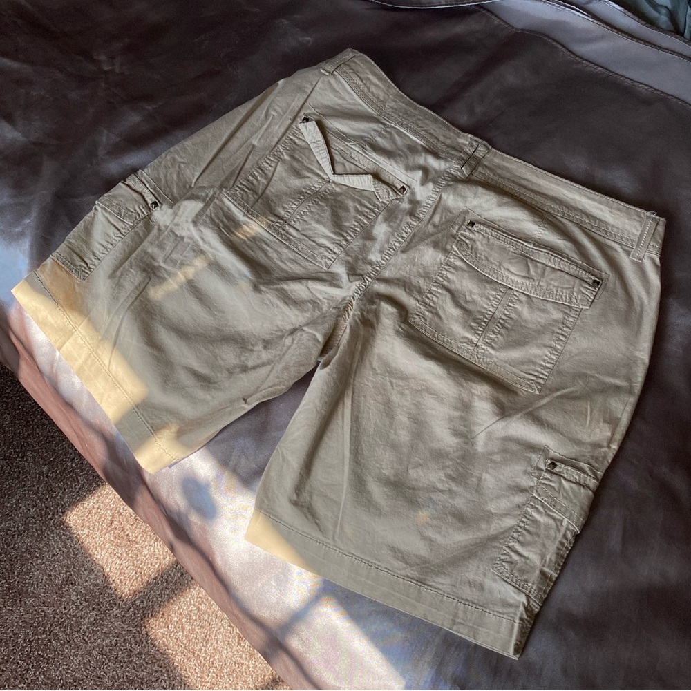 Apt 9 Tan cargo shorts size 12 - Picture 3 of 3